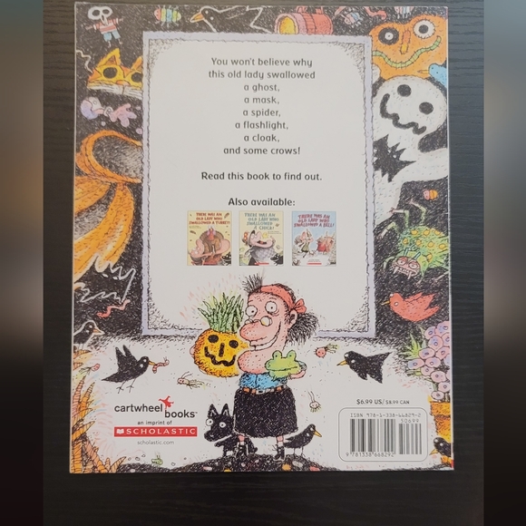 There was an old lady who swallowed a Ghost paperback book Lucille Colandro - Picture 2 of 5